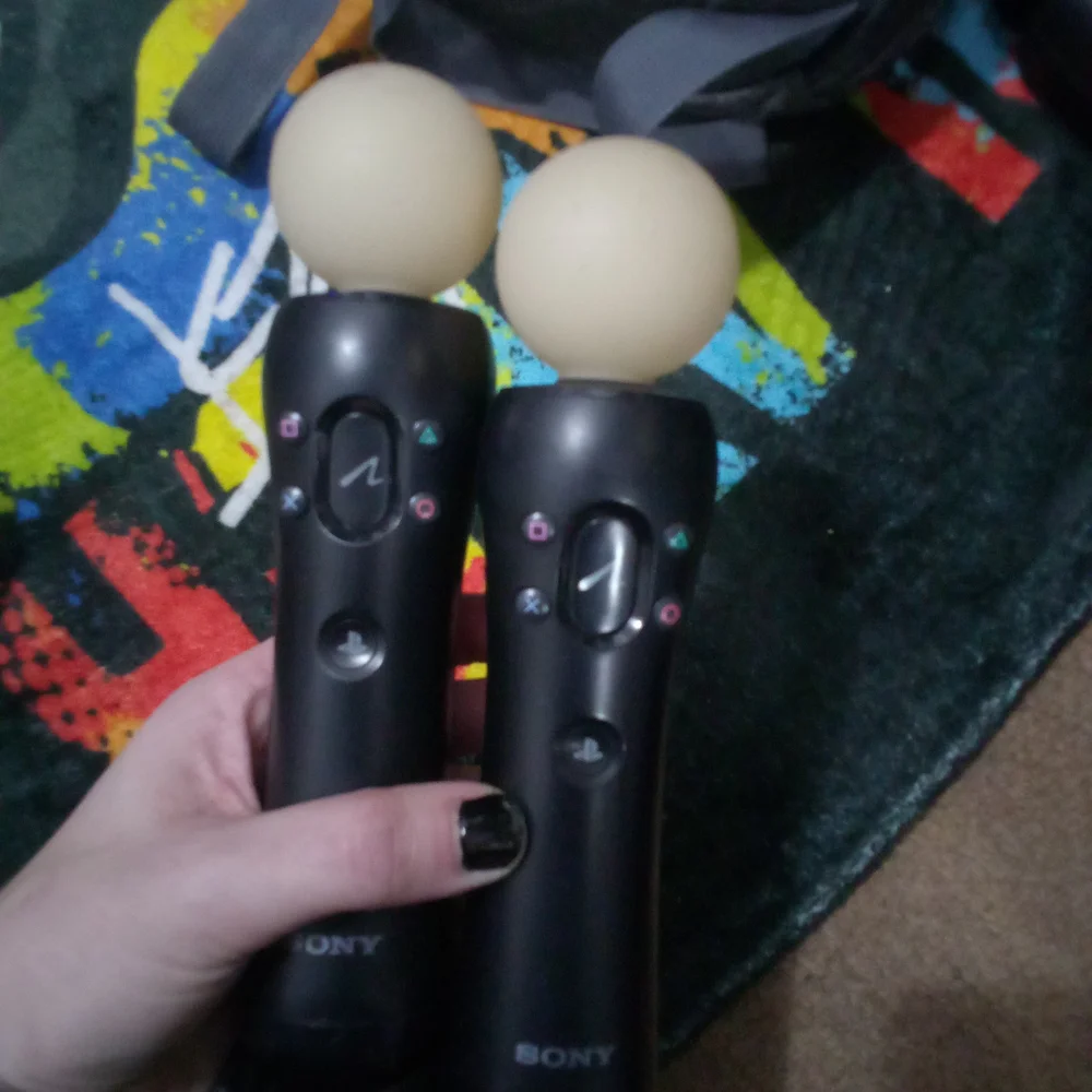 PS4 VR Headset And Controllers